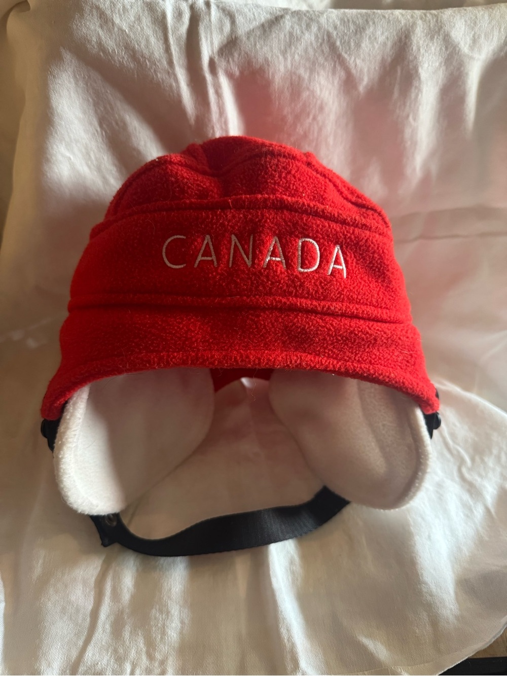 Lululemon 2010 team Canada fleece hockey helmet toque